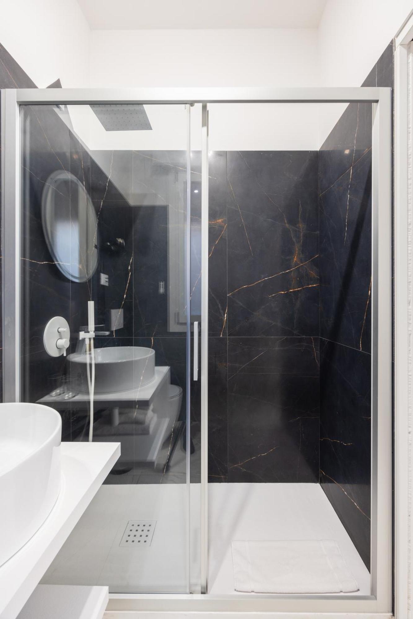 Excelsior Station Suite Болонья Экстерьер фото