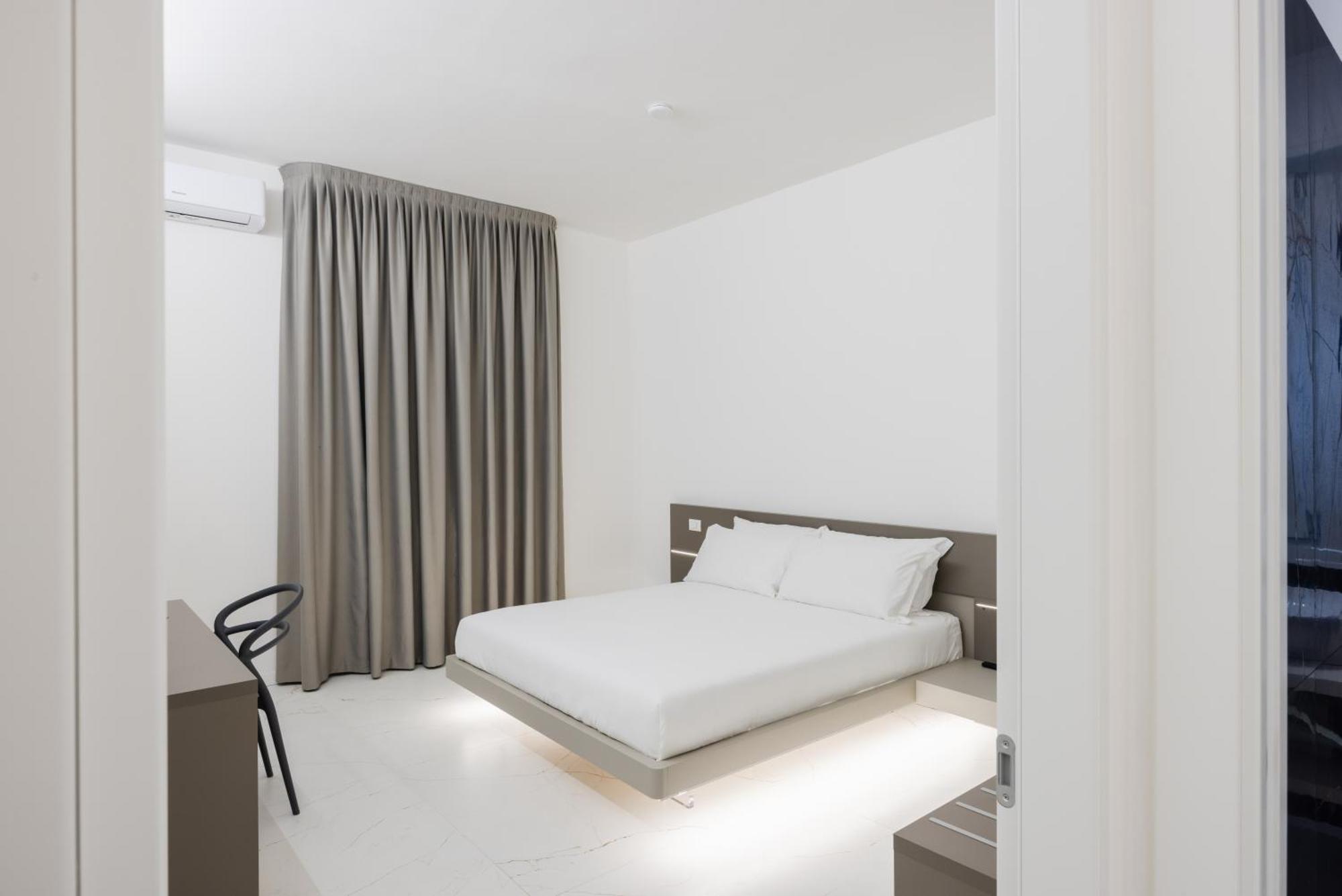 Excelsior Station Suite Болонья Экстерьер фото