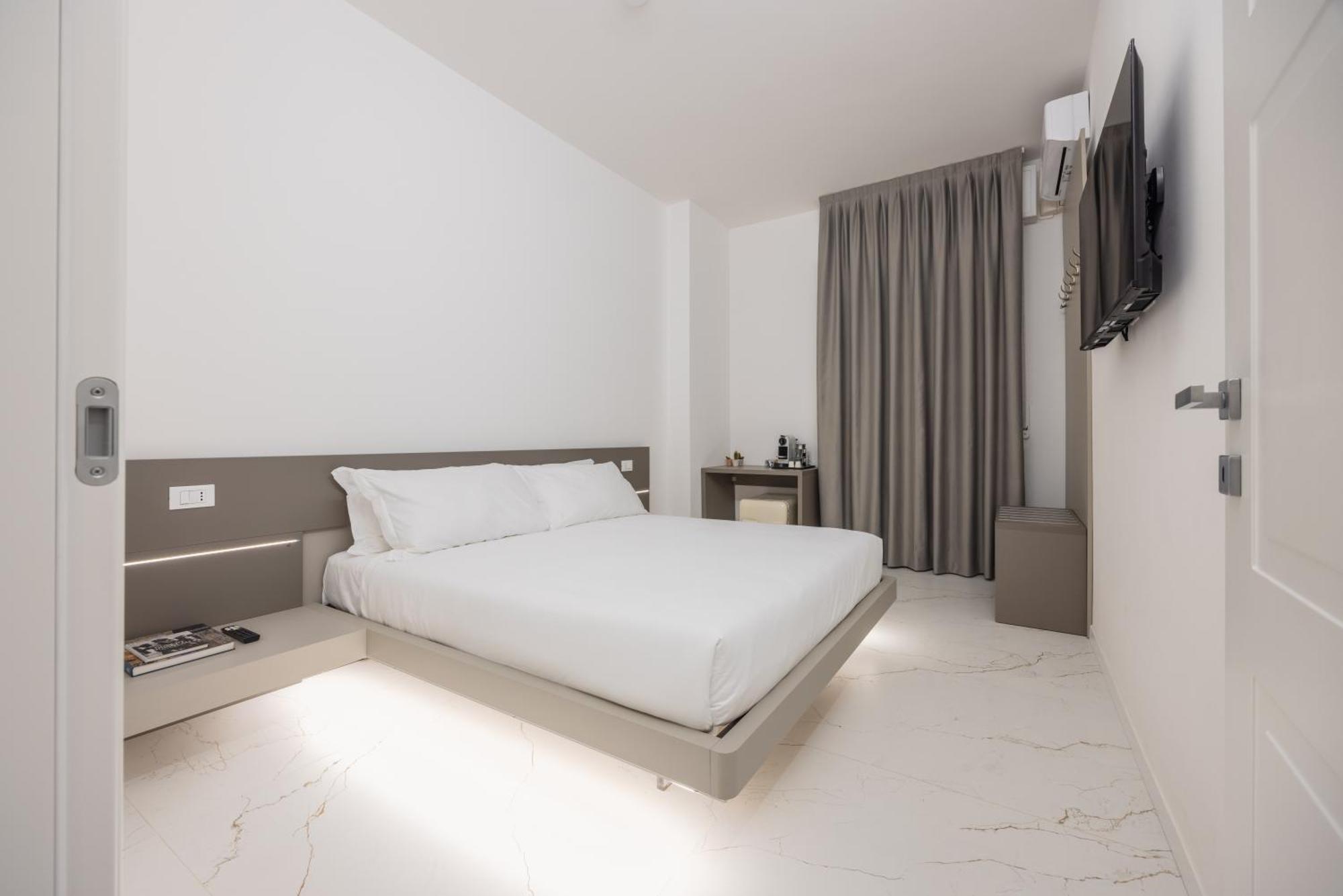 Excelsior Station Suite Болонья Экстерьер фото