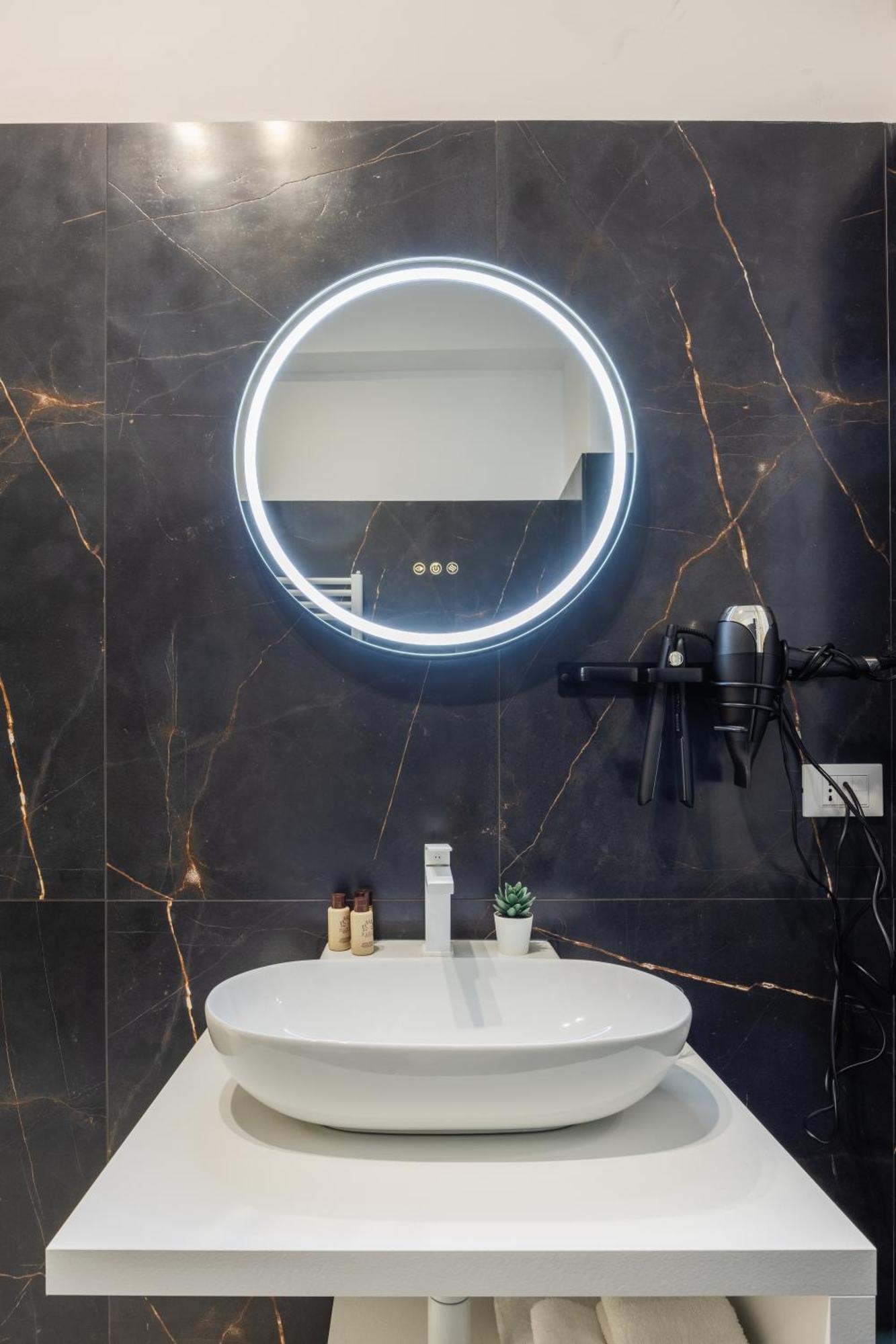 Excelsior Station Suite Болонья Экстерьер фото