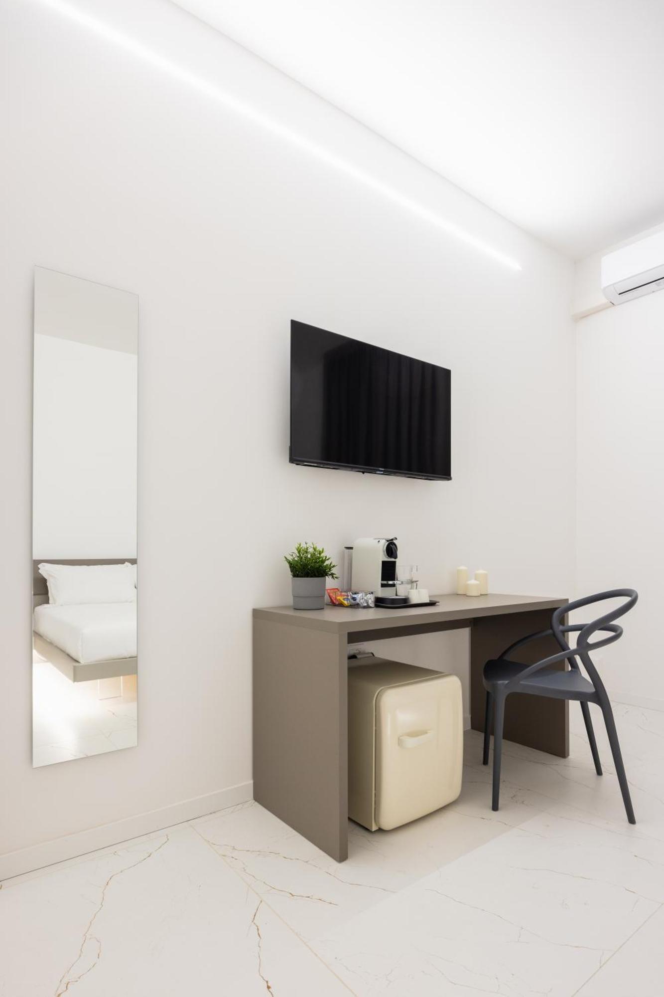 Excelsior Station Suite Болонья Экстерьер фото