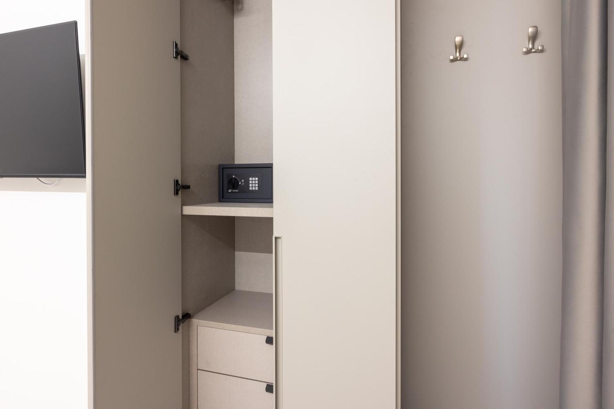 Excelsior Station Suite Болонья Экстерьер фото