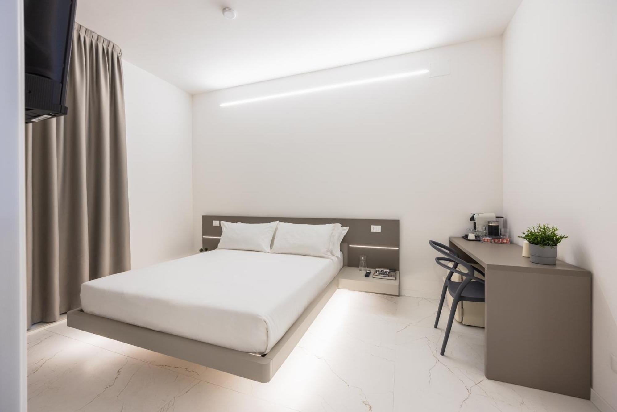 Excelsior Station Suite Болонья Экстерьер фото