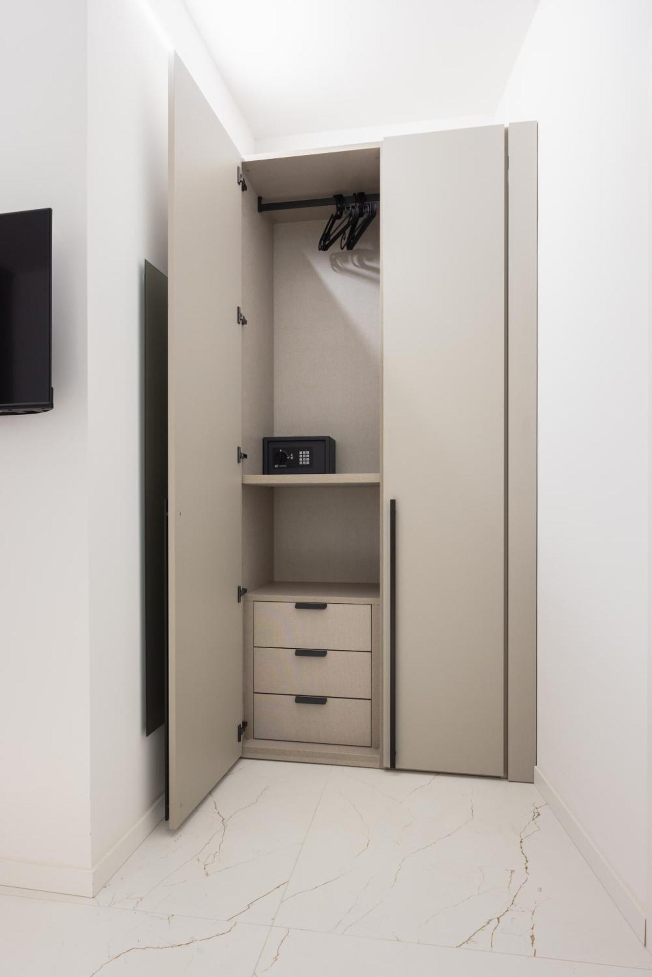 Excelsior Station Suite Болонья Экстерьер фото