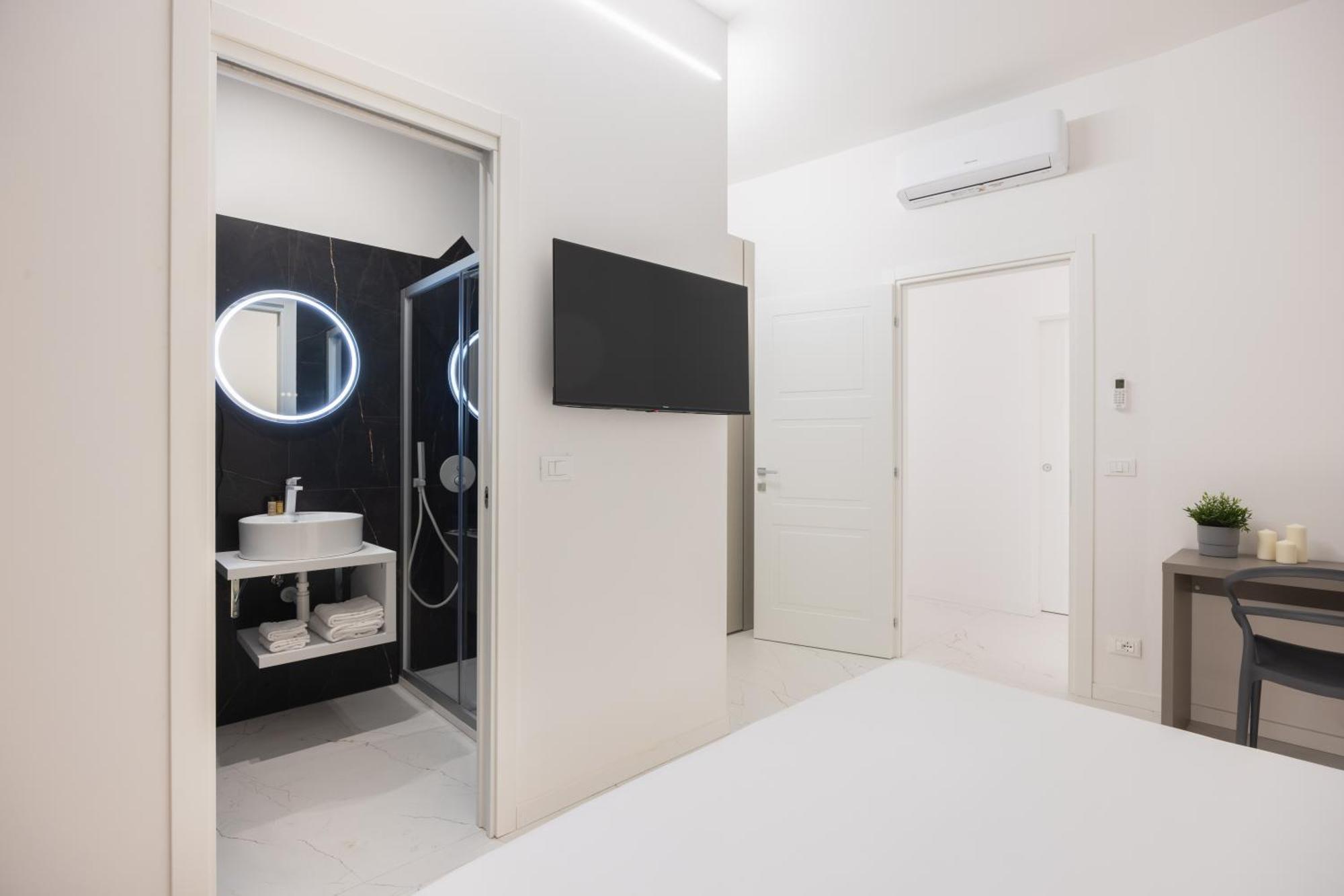 Excelsior Station Suite Болонья Экстерьер фото